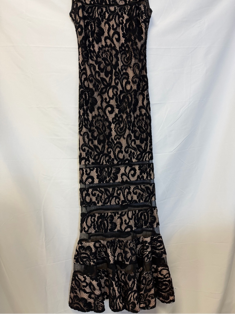 Betsy & Adam Black Lace Mermaid Gown Size 4 Formal Evening Dress - Picture 4 of 13
